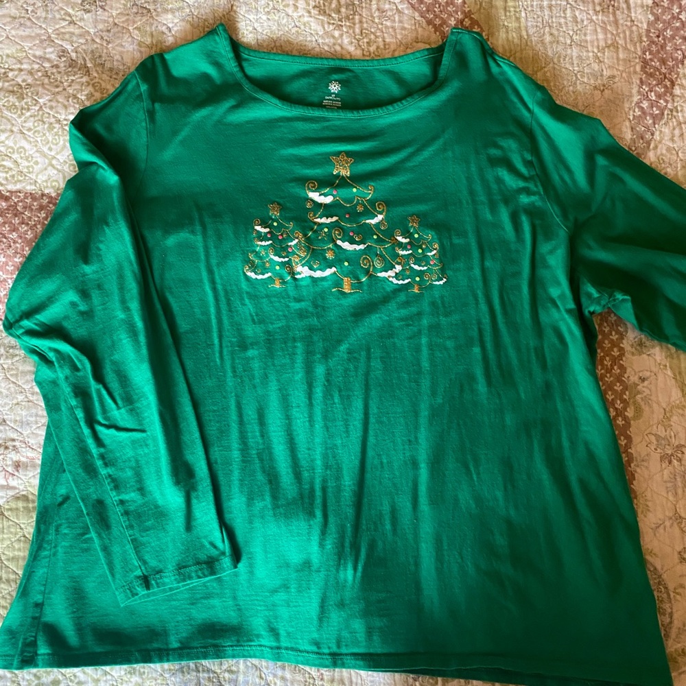 Women’s Christmas tree top